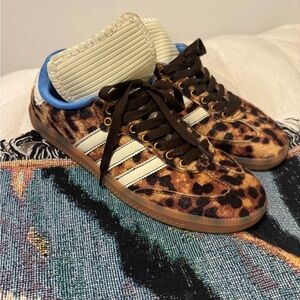Leopard Sambas